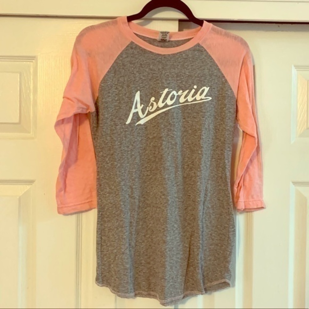 Astoria 3/4 Sleeve Gray and Pink Top Size Small